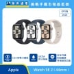Apple Watch SE 2（44mm）智慧手錶展示圖，三色錶殼搭配運動錶帶排列，畫面標示 18 小時續航、5ATM 防水等級與 SOS 緊急安全功能