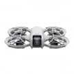 DJI Neo 空拍機，淺灰色機身，四組環形螺旋槳護罩設計，前置鏡頭置中配置，機身上方可見操作按鍵與指示標示