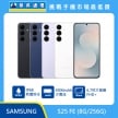 Samsung S25 FE (8G/256G) 黑色、藍色、紫色與白色機身排列，標示具備 IP68 防塵防水、4900mAh 大電池與 6.7 吋 FHD+ 大螢幕。