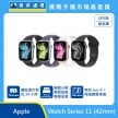 Apple Watch Series 11 42mm GPS 鋁金屬智慧手錶展示圖，多色錶殼與錶帶排列，標示約 24 小時續航、睡眠追蹤、Ion-X 陶瓷鍍層玻璃