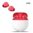Google Pixel Buds 2a 真無線耳機展示圖，草莓粉色耳機含充電殼外觀圖