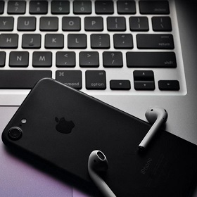 【快訊】AirPods系列新品要來了? 彭博：還可像Apple Watch追蹤健康狀況