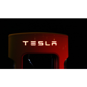 【電動車專知】Tesla充電速度夠快嗎？收費多少呢？
