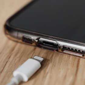【快訊】蘋果不肯改款！神人自製全球首款 USB-C 接孔 iPhone