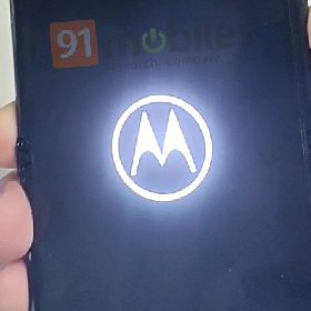 【快訊】Motorola Razr 3要來了？高層曝新摺疊機細節