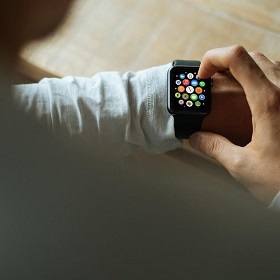 【快訊】Apple Watch Series 8確定有體溫感測？彭博記者：就這款沒有