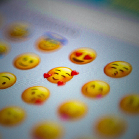 【快訊】打字必加Emoji？你真的懂對方意思嗎？EmojiAll 線上辭典來了