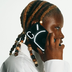 【快訊】Nothing Phone (2) 要來了？執行長：定位會比第一代更高級