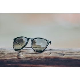 【快訊】Apple Glasses 傳明年登場？！主打 AI 技術、健康監測