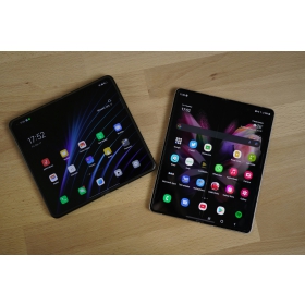 【快訊】Galaxy Z Fold 8 雙機模型曝光！寬版 Fold 8 新比例成焦點