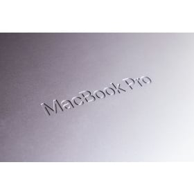 【快訊】Apple 傳準備推出 OLED 觸控 MacBook Ultra：有望 2026 年登場？