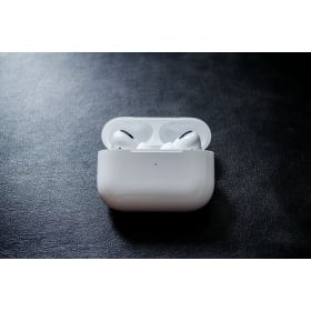 【快訊】Apple 傳 2027 推出內建相機 AirPods，將成為首款 Siri AI 穿戴裝置