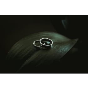 【快訊】Apple 傳開發智慧戒指 iRing？有望挑戰 Oura Ring、Galaxy Ring