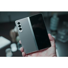 【快訊】三星摺疊旗艦無線充電有望升級！傳支援 20W、電池容量同步增加