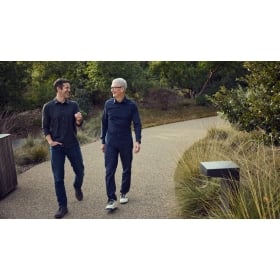 【快訊】Apple 正式進入 John Ternus 時代！Tim Cook 卸任 CEO，15 年掌舵告一段落