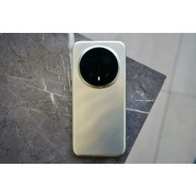 【快訊】HONOR Magic9 規格再曝光：6.36吋螢幕塞 8000mAh 電池，還傳雙2億畫素相機？