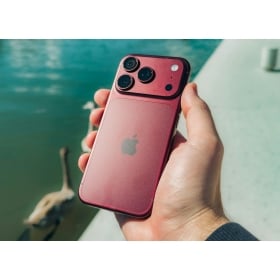 【快訊】iPhone 18 Pro 國外網友怨掉漆？背面疑褪色，鏡頭周圍也陷爭議