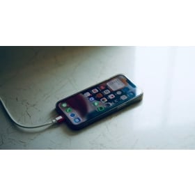 【手機專知】iPhone/安卓手機長期開「省電模式」好嗎？會傷電池嗎？最佳使用時機大公開